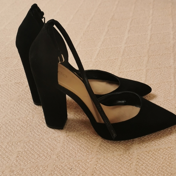 Shoes - Picture 2 of 3